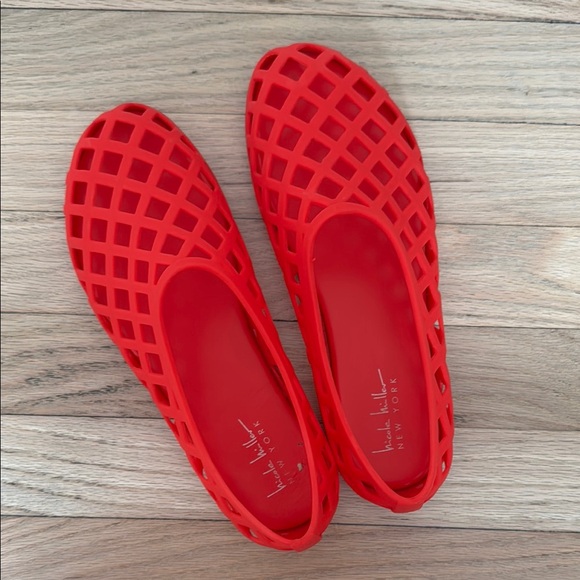 Nicole Miller Red Rubber Jelly Flats 8 - Picture 1 of 4